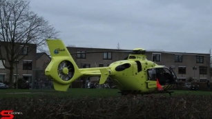 Traumahelikopter naar Aletta Jacobs-erf Dordrecht Stadspolders