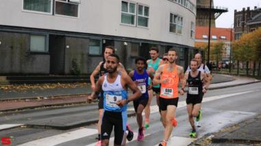 [Activiteiten en Festiviteiten] :: DrechtStadLoop Halve Marathon (26)
