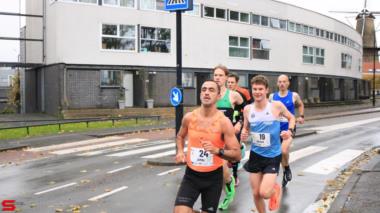 [Activiteiten en Festiviteiten] :: DrechtStadLoop Halve Marathon (30)