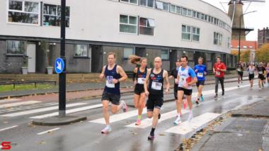 [Activiteiten en Festiviteiten] :: DrechtStadLoop Halve Marathon (37)