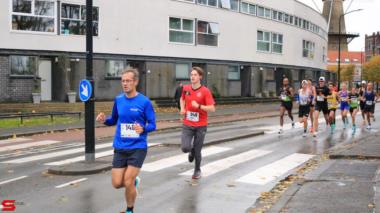 [Activiteiten en Festiviteiten] :: DrechtStadLoop Halve Marathon (25)