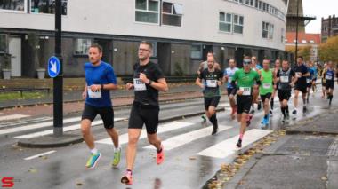 [Activiteiten en Festiviteiten] :: DrechtStadLoop Halve Marathon (33)