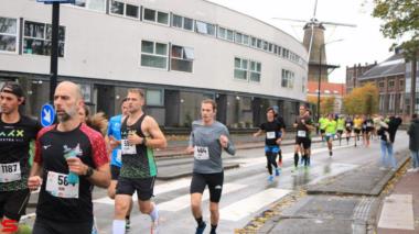 [Activiteiten en Festiviteiten] :: DrechtStadLoop Halve Marathon (28)