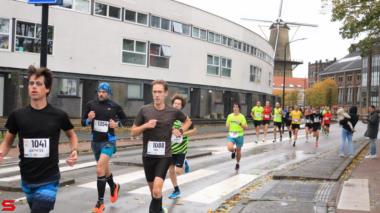 [Activiteiten en Festiviteiten] :: DrechtStadLoop Halve Marathon (30)