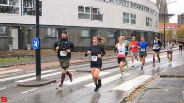 [Activiteiten en Festiviteiten] :: DrechtStadLoop Halve Marathon (25)