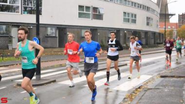 [Activiteiten en Festiviteiten] :: DrechtStadLoop Halve Marathon (27)