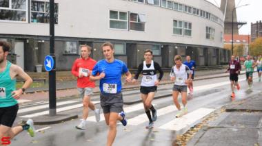 [Activiteiten en Festiviteiten] :: DrechtStadLoop Halve Marathon (28)