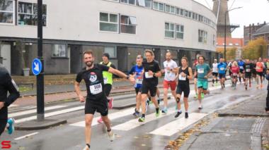 [Activiteiten en Festiviteiten] :: DrechtStadLoop Halve Marathon (34)