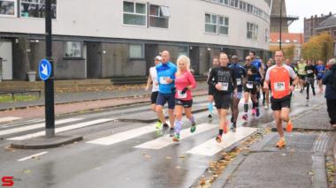 [Activiteiten en Festiviteiten] :: DrechtStadLoop Halve Marathon (38)
