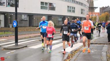 [Activiteiten en Festiviteiten] :: DrechtStadLoop Halve Marathon (24)