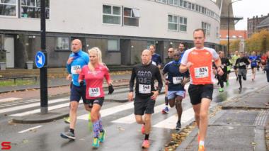 [Activiteiten en Festiviteiten] :: DrechtStadLoop Halve Marathon (25)
