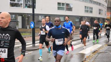 [Activiteiten en Festiviteiten] :: DrechtStadLoop Halve Marathon (26)