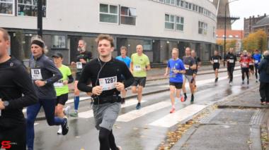 [Activiteiten en Festiviteiten] :: DrechtStadLoop Halve Marathon (30)