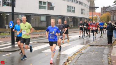 [Activiteiten en Festiviteiten] :: DrechtStadLoop Halve Marathon (31)