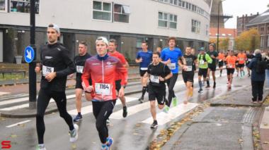 [Activiteiten en Festiviteiten] :: DrechtStadLoop Halve Marathon (32)