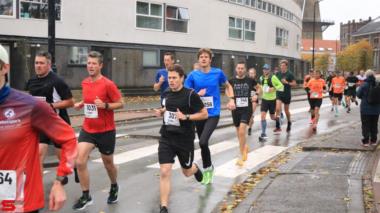 [Activiteiten en Festiviteiten] :: DrechtStadLoop Halve Marathon (33)