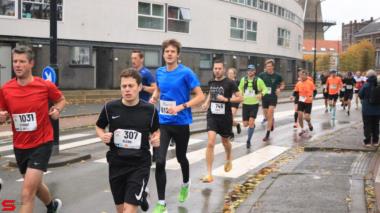 [Activiteiten en Festiviteiten] :: DrechtStadLoop Halve Marathon (35)