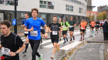 [Activiteiten en Festiviteiten] :: DrechtStadLoop Halve Marathon (37)