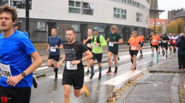 [Activiteiten en Festiviteiten] :: DrechtStadLoop Halve Marathon (38)
