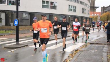 [Activiteiten en Festiviteiten] :: DrechtStadLoop Halve Marathon (25)