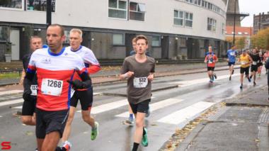 [Activiteiten en Festiviteiten] :: DrechtStadLoop Halve Marathon (27)