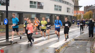 [Activiteiten en Festiviteiten] :: DrechtStadLoop Halve Marathon (29)