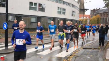 [Activiteiten en Festiviteiten] :: DrechtStadLoop Halve Marathon (30)