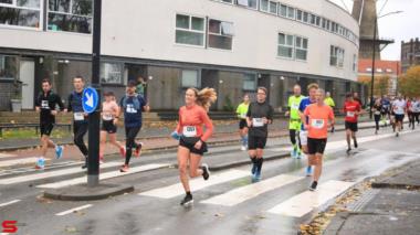 [Activiteiten en Festiviteiten] :: DrechtStadLoop Halve Marathon (38)