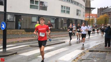 [Activiteiten en Festiviteiten] :: DrechtStadLoop Halve Marathon (27)