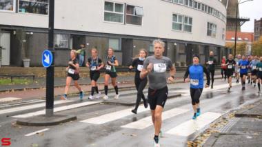 [Activiteiten en Festiviteiten] :: DrechtStadLoop Halve Marathon (33)
