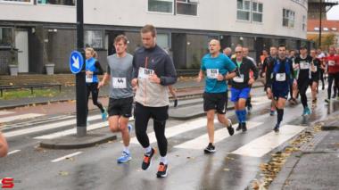 [Activiteiten en Festiviteiten] :: DrechtStadLoop Halve Marathon (27)