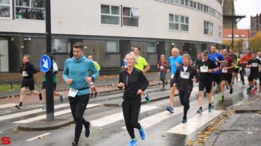 [Activiteiten en Festiviteiten] :: DrechtStadLoop Halve Marathon (36)