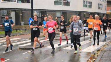 [Activiteiten en Festiviteiten] :: DrechtStadLoop Halve Marathon (27)