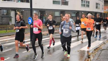 [Activiteiten en Festiviteiten] :: DrechtStadLoop Halve Marathon (28)