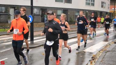 [Activiteiten en Festiviteiten] :: DrechtStadLoop Halve Marathon (37)