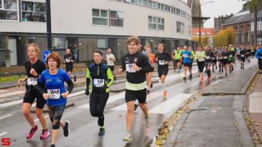[Activiteiten en Festiviteiten] :: DrechtStadLoop Halve Marathon (28)