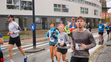 [Activiteiten en Festiviteiten] :: DrechtStadLoop Halve Marathon (35)