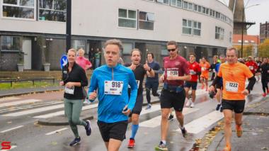 [Activiteiten en Festiviteiten] :: DrechtStadLoop Halve Marathon (38)