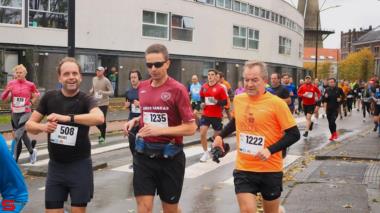 [Activiteiten en Festiviteiten] :: DrechtStadLoop Halve Marathon (26)