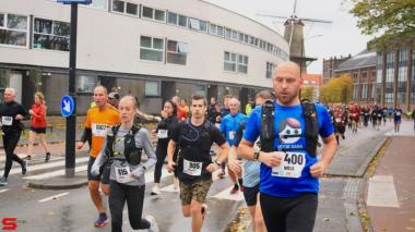 [Activiteiten en Festiviteiten] :: DrechtStadLoop Halve Marathon (28)