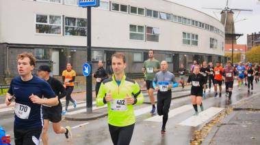 [Activiteiten en Festiviteiten] :: DrechtStadLoop Halve Marathon (30)