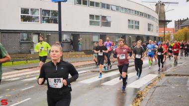 [Activiteiten en Festiviteiten] :: DrechtStadLoop Halve Marathon (31)