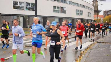 [Activiteiten en Festiviteiten] :: DrechtStadLoop Halve Marathon (32)