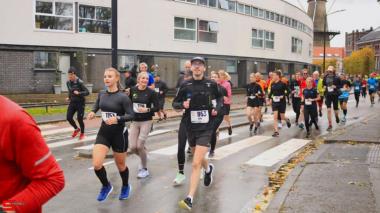 [Activiteiten en Festiviteiten] :: DrechtStadLoop Halve Marathon (35)