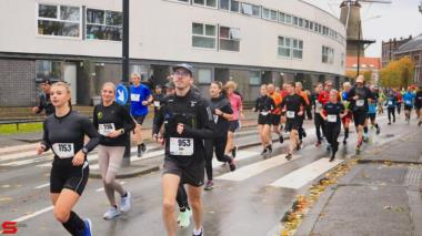 [Activiteiten en Festiviteiten] :: DrechtStadLoop Halve Marathon (36)
