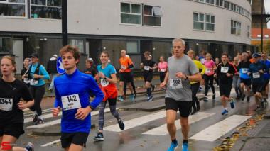 [Activiteiten en Festiviteiten] :: DrechtStadLoop Halve Marathon (24)