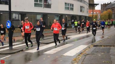 [Activiteiten en Festiviteiten] :: DrechtStadLoop Halve Marathon (34)