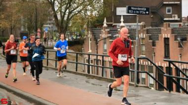 [Activiteiten en Festiviteiten] :: DrechtStadLoop Halve Marathon (36)