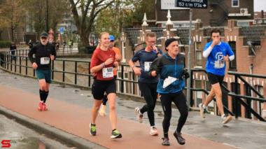 [Activiteiten en Festiviteiten] :: DrechtStadLoop Halve Marathon (37)