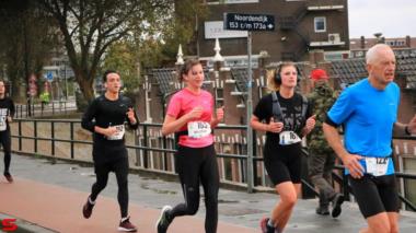 [Activiteiten en Festiviteiten] :: DrechtStadLoop Halve Marathon (37)